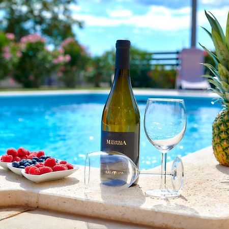 Villa Bartona For 8 Persons With Private Swimmingpool Pula Bagian luar foto