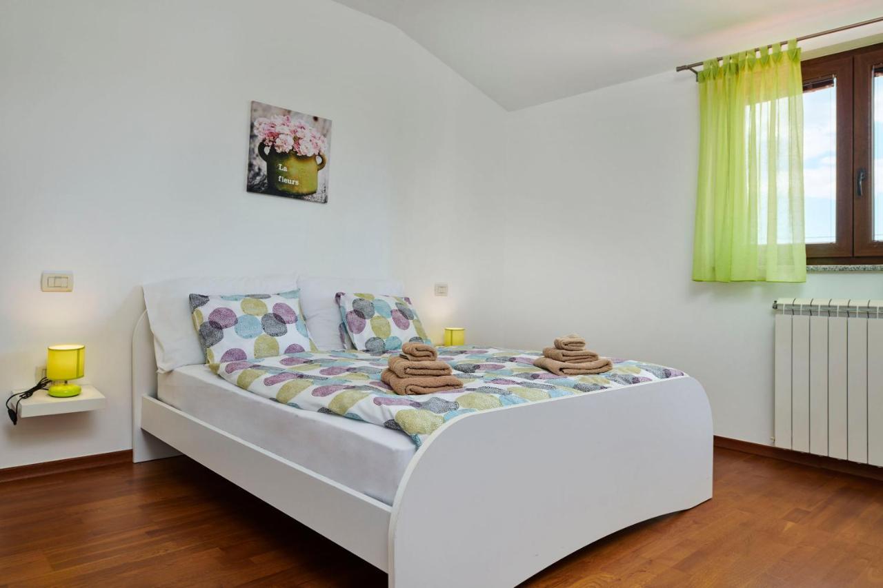 Villa Bartona For 8 Persons With Private Swimmingpool Pula Bagian luar foto