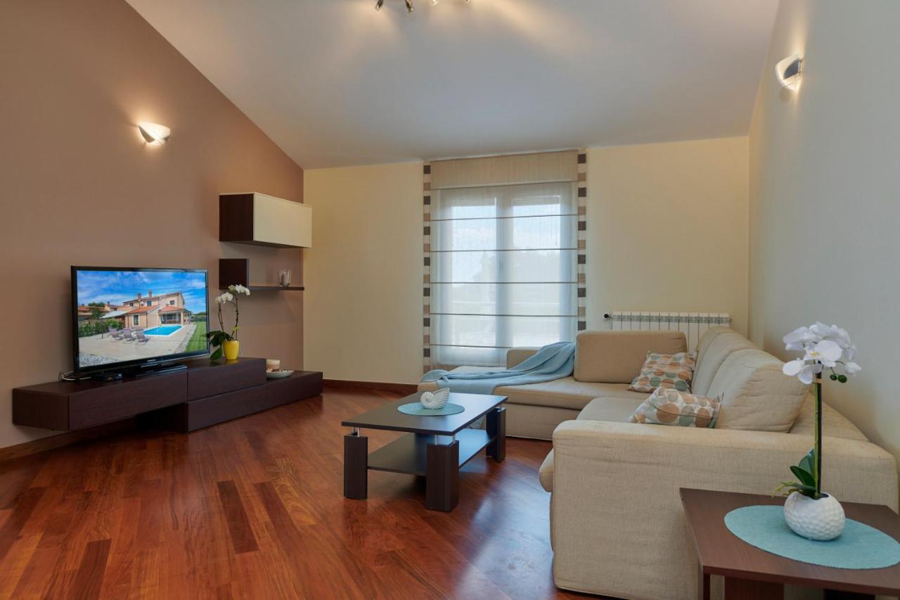 Villa Bartona For 8 Persons With Private Swimmingpool Pula Bagian luar foto