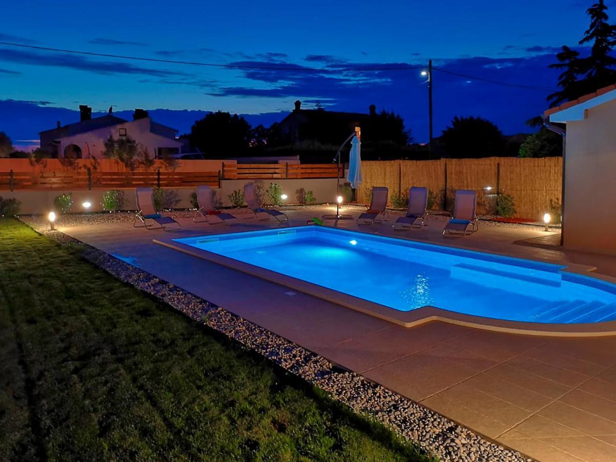 Villa Bartona For 8 Persons With Private Swimmingpool Pula Bagian luar foto