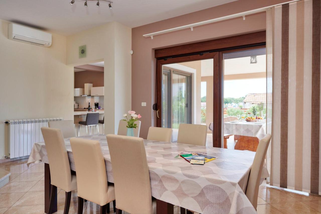 Villa Bartona For 8 Persons With Private Swimmingpool Pula Bagian luar foto
