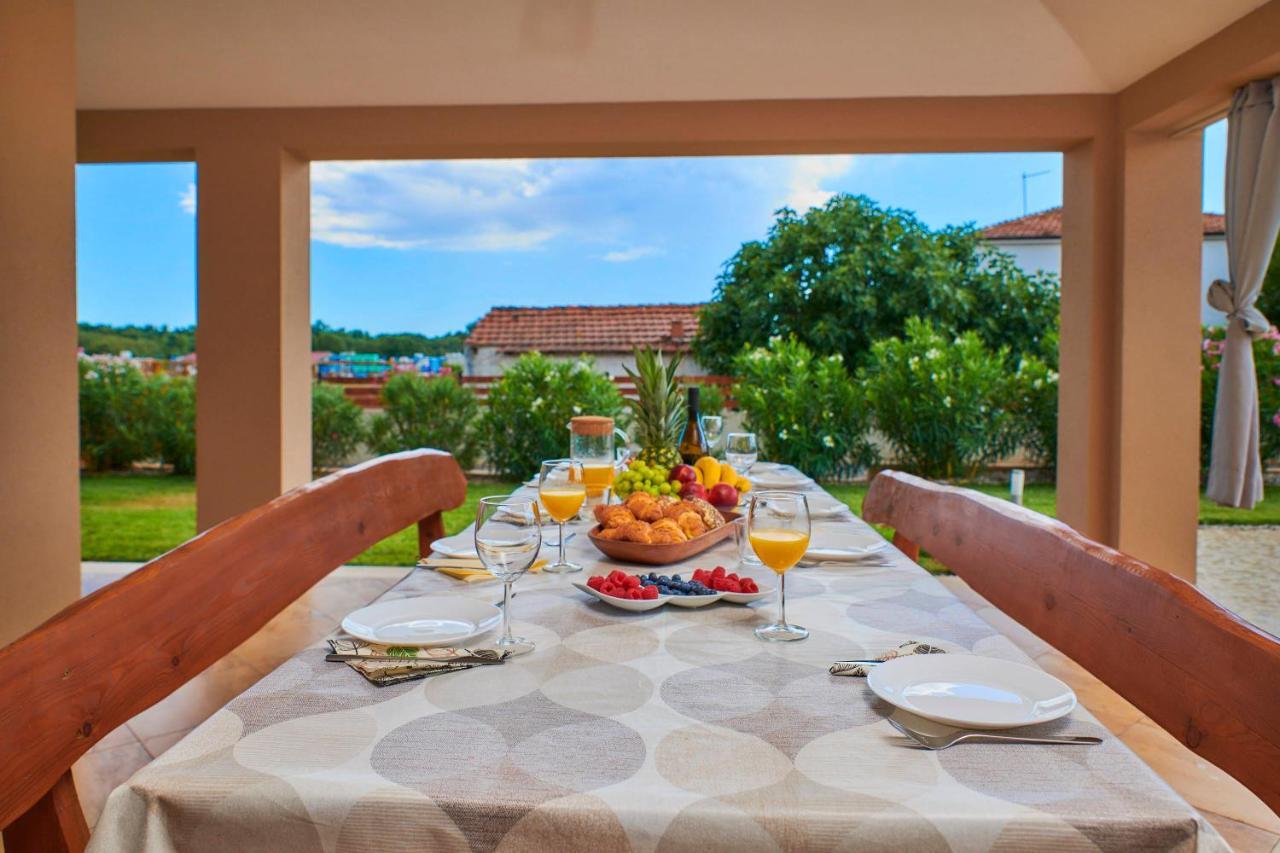 Villa Bartona For 8 Persons With Private Swimmingpool Pula Bagian luar foto