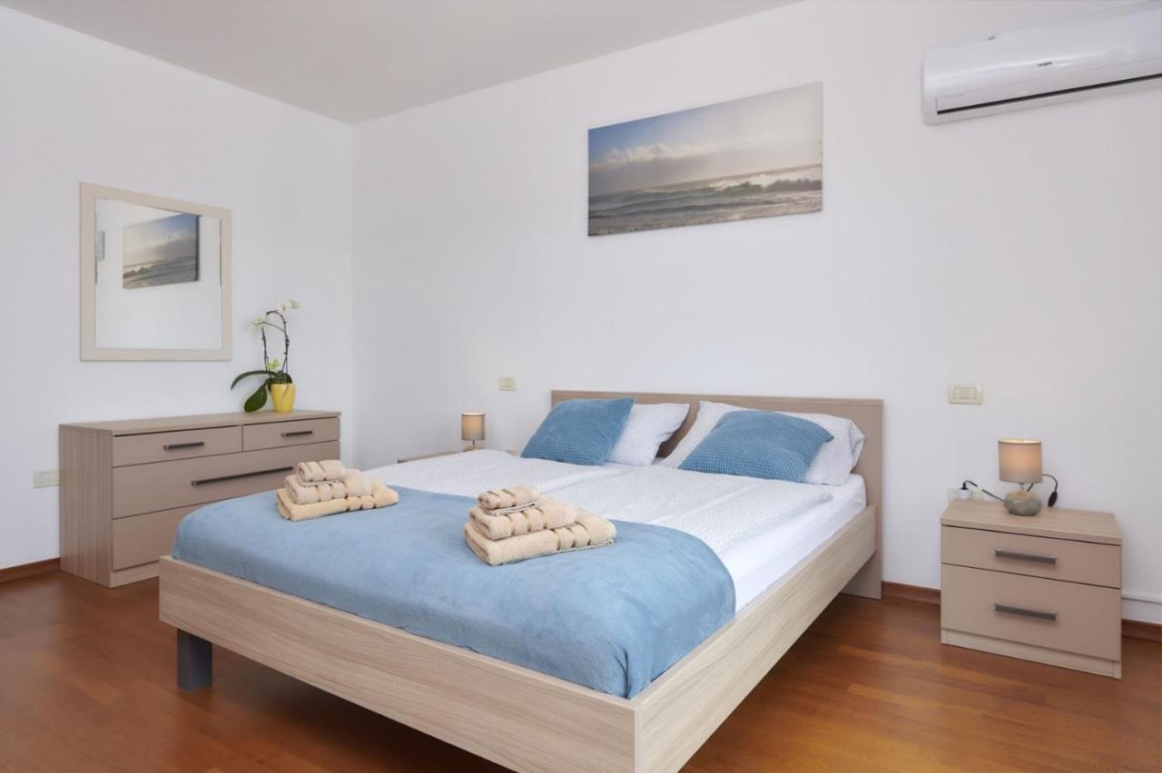 Villa Bartona For 8 Persons With Private Swimmingpool Pula Bagian luar foto