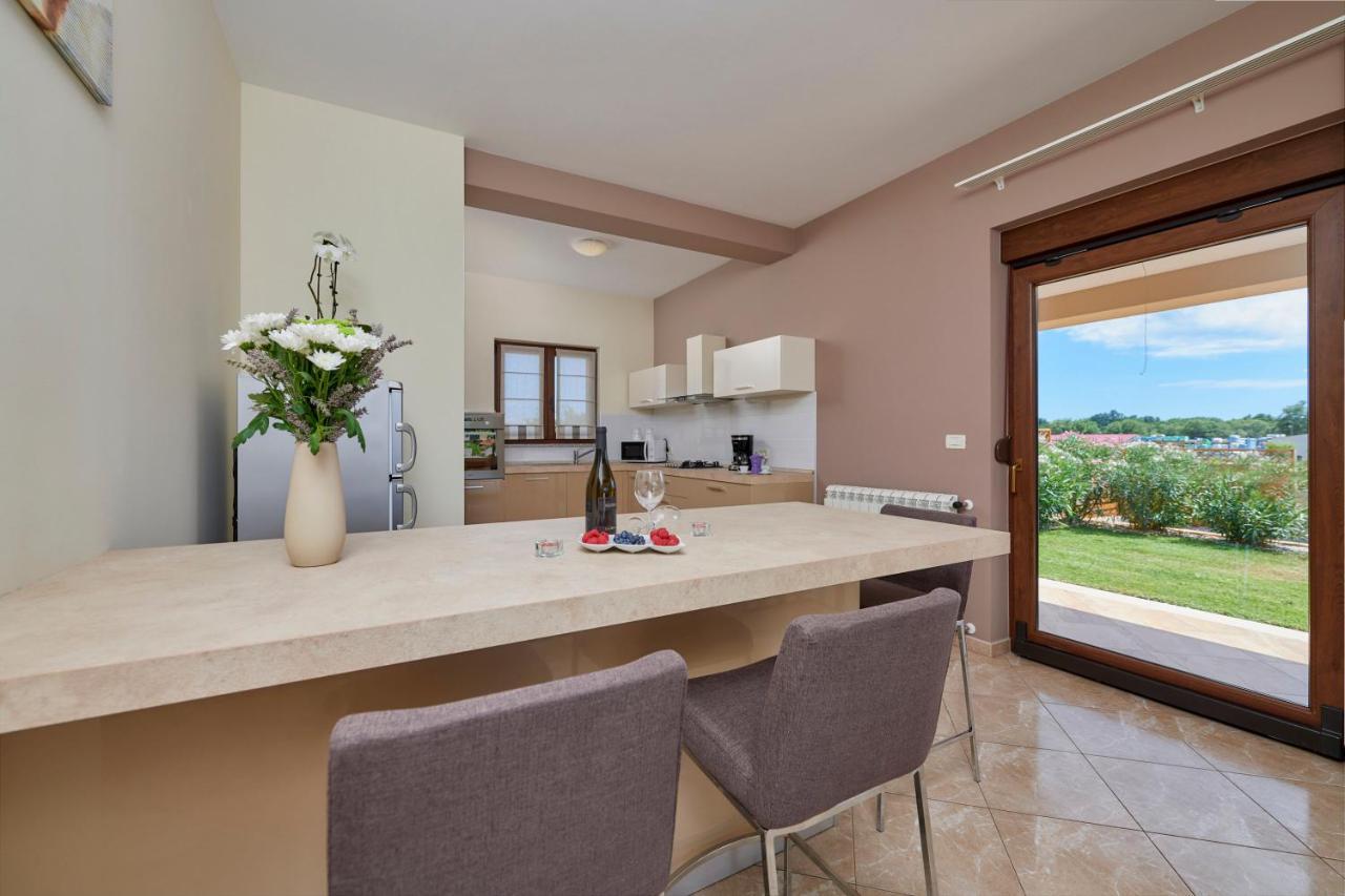 Villa Bartona For 8 Persons With Private Swimmingpool Pula Bagian luar foto