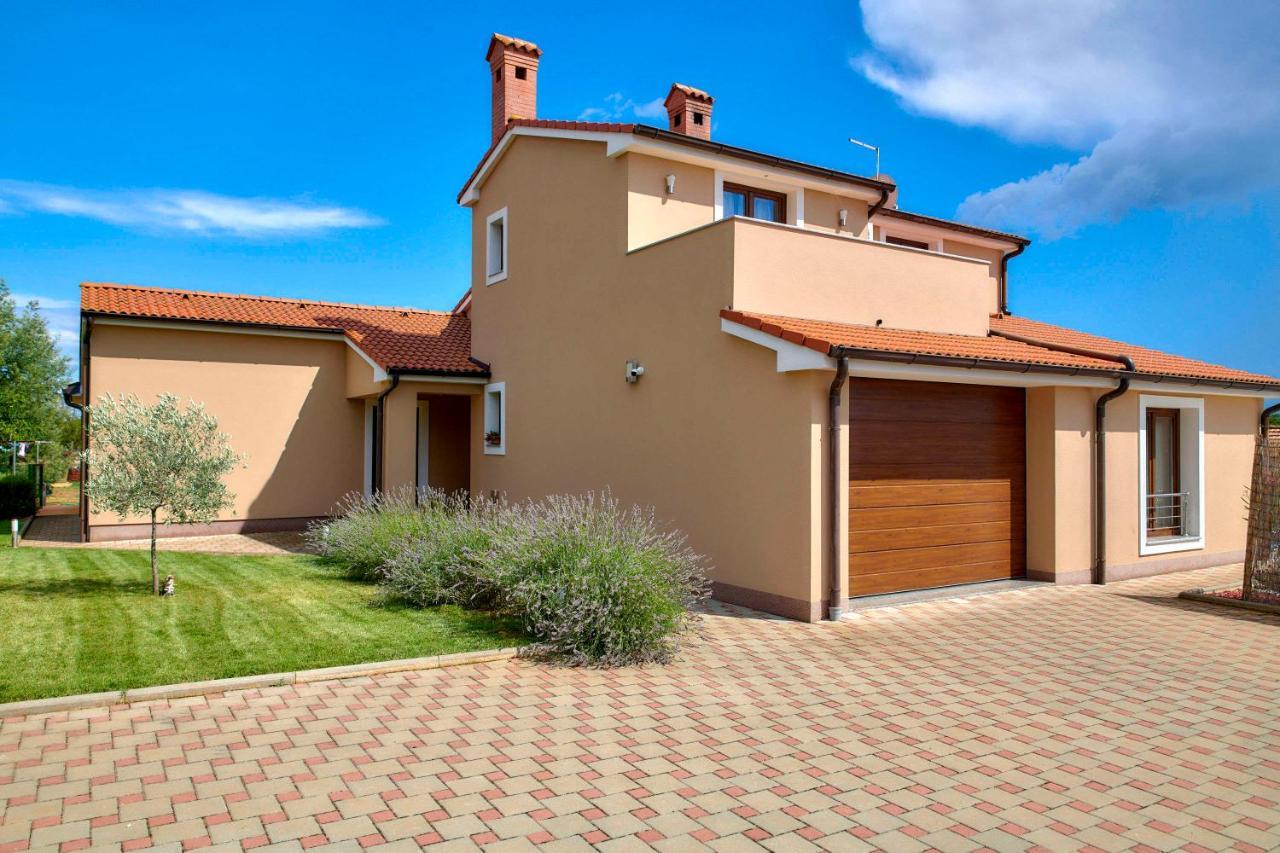 Villa Bartona For 8 Persons With Private Swimmingpool Pula Bagian luar foto