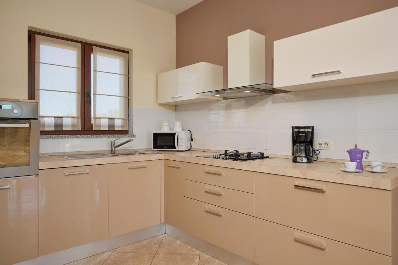 Villa Bartona For 8 Persons With Private Swimmingpool Pula Bagian luar foto