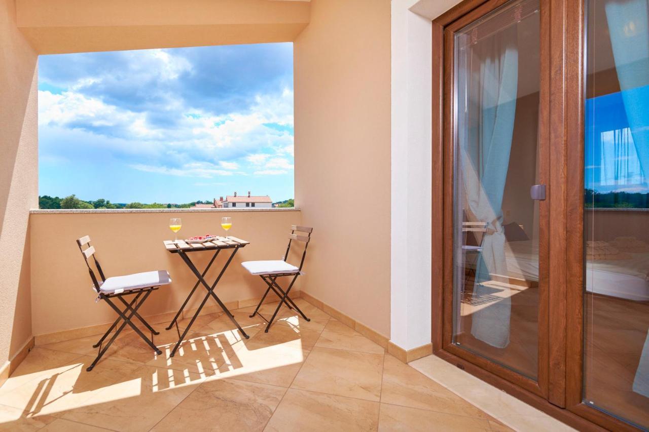 Villa Bartona For 8 Persons With Private Swimmingpool Pula Bagian luar foto