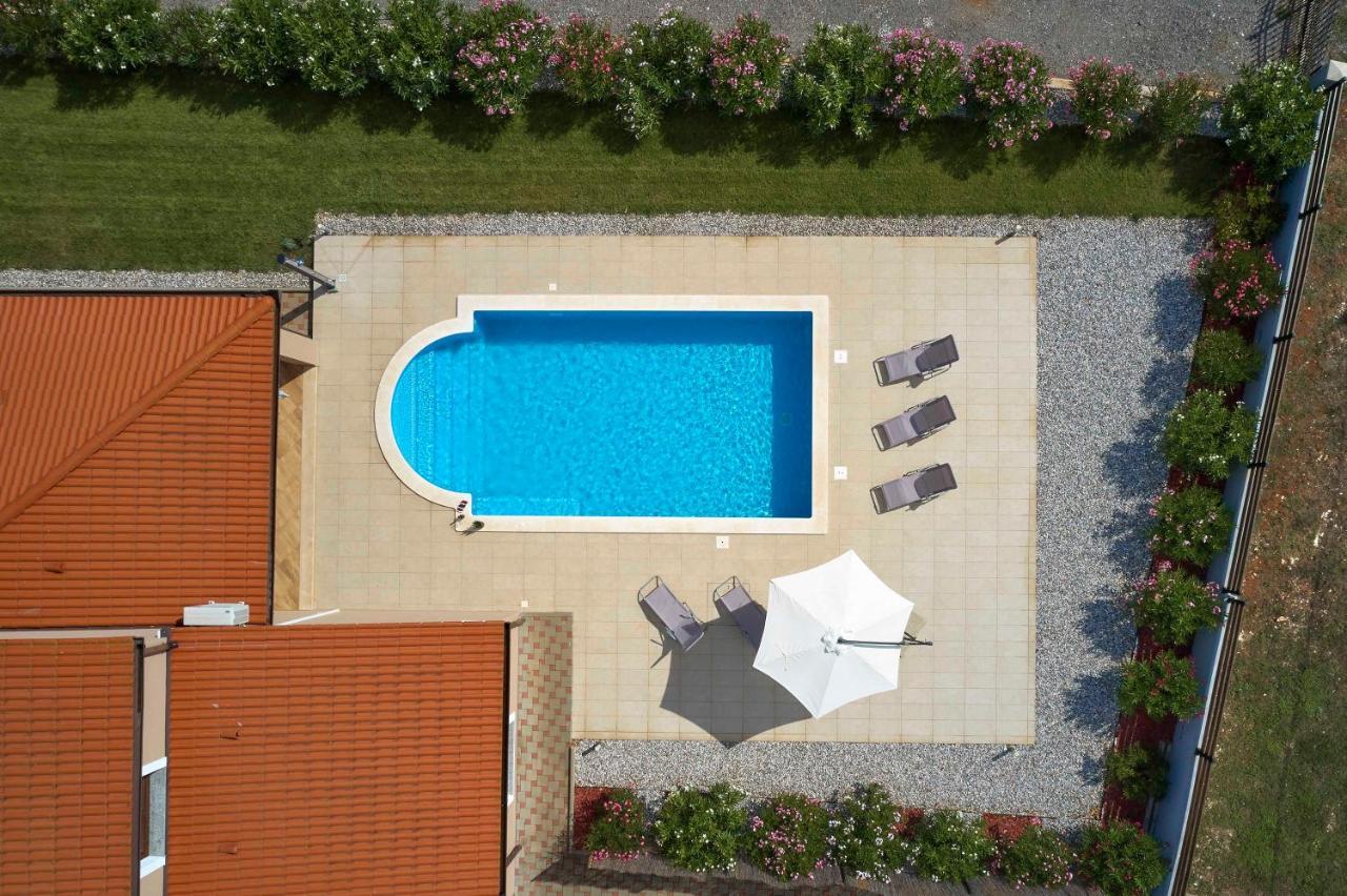 Villa Bartona For 8 Persons With Private Swimmingpool Pula Bagian luar foto