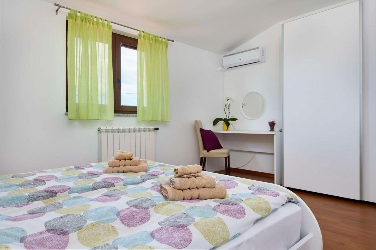 Villa Bartona For 8 Persons With Private Swimmingpool Pula Bagian luar foto