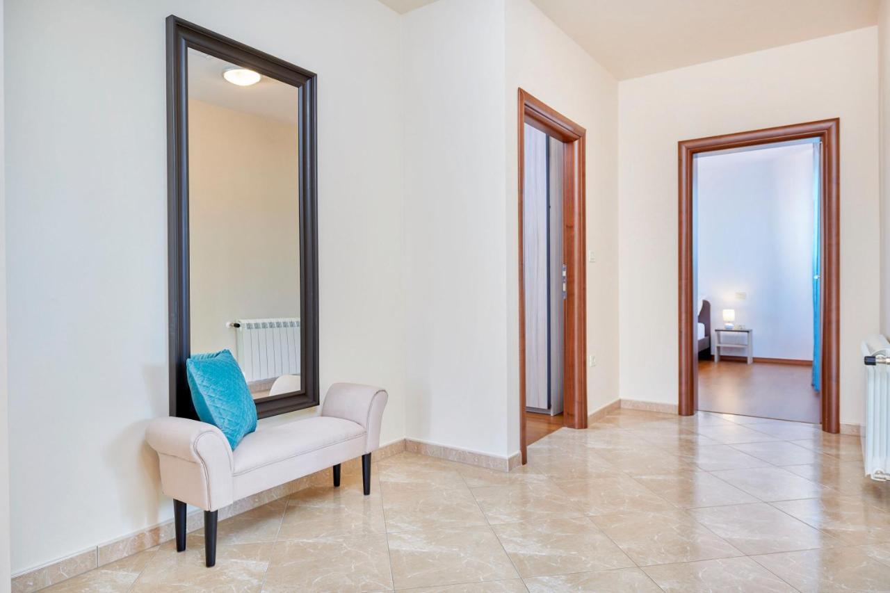 Villa Bartona For 8 Persons With Private Swimmingpool Pula Bagian luar foto