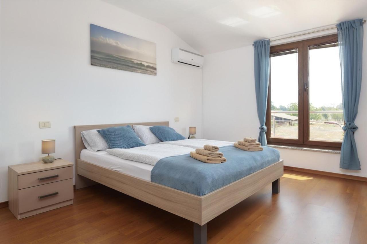 Villa Bartona For 8 Persons With Private Swimmingpool Pula Bagian luar foto